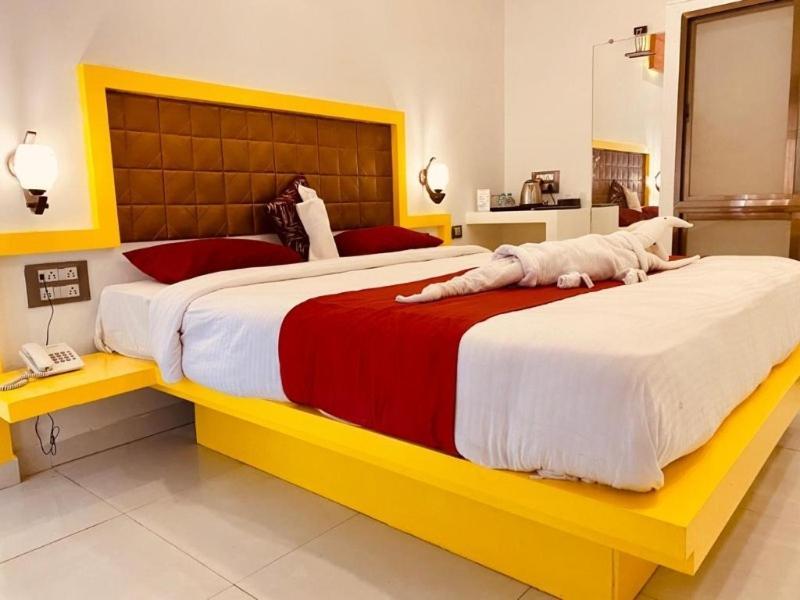 Hollywood Palace Resort Panchgani Eksteriør billede