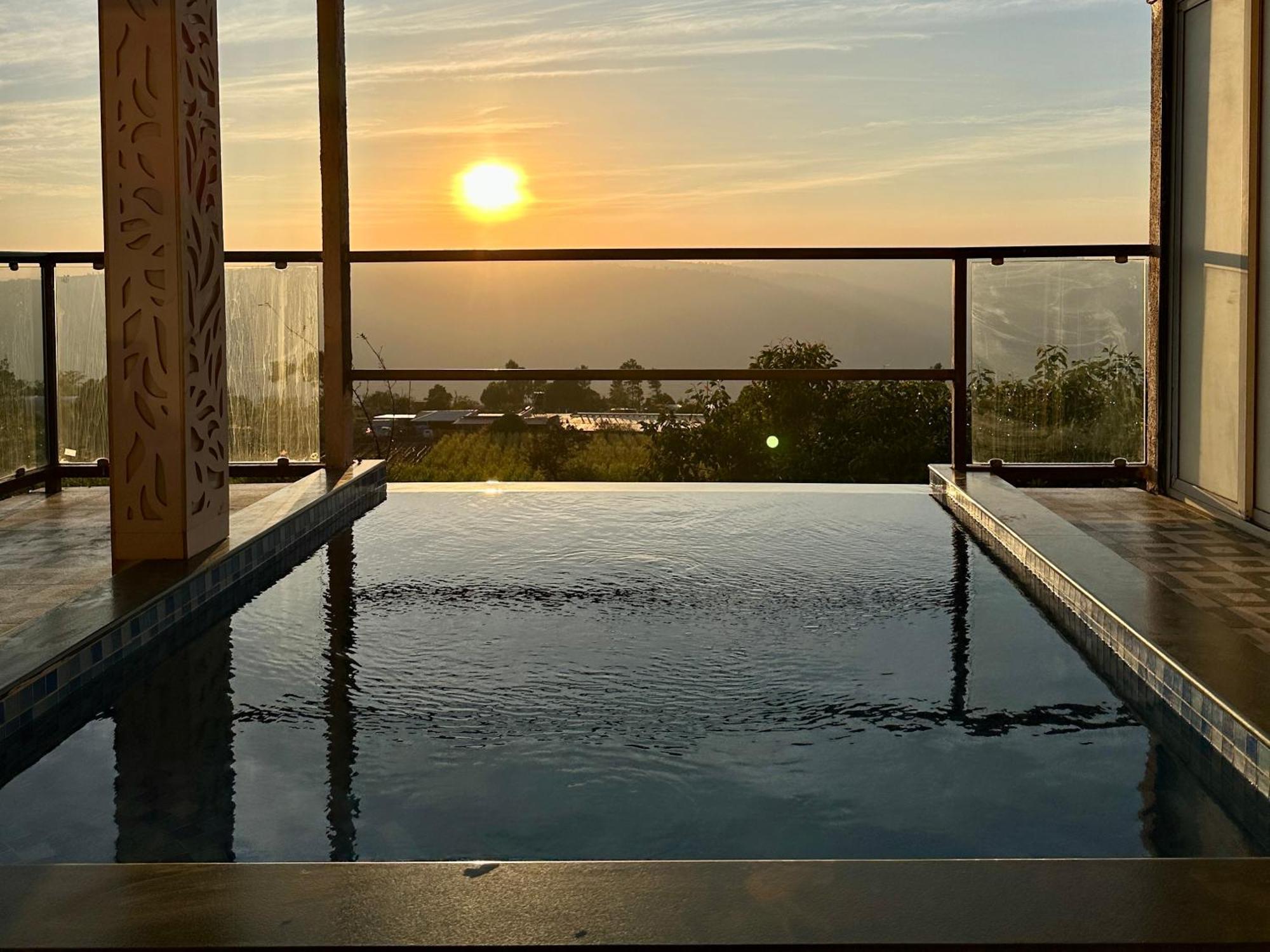 Hollywood Palace Resort Panchgani Eksteriør billede