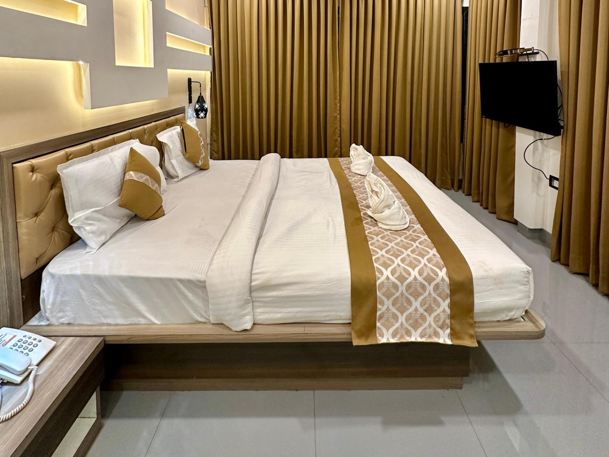 Hollywood Palace Resort Panchgani Eksteriør billede